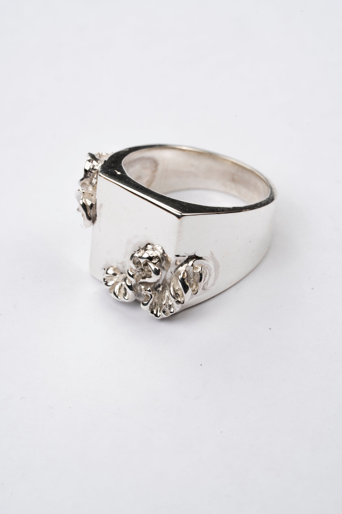 Wisteria Signet