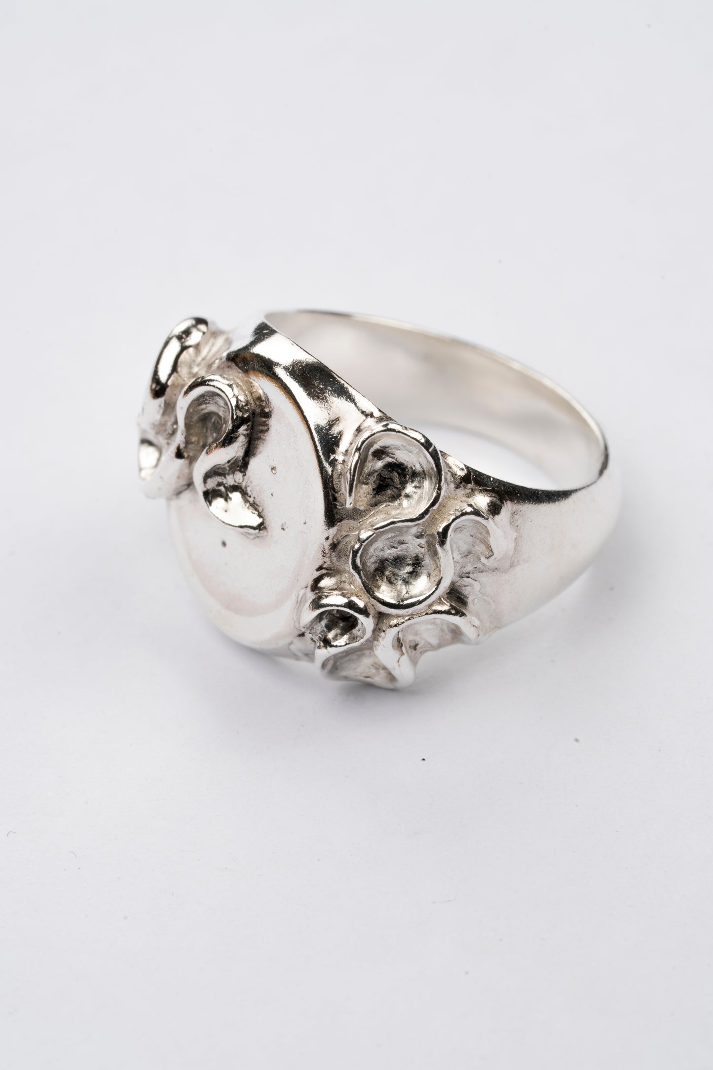 Honeysuckle Signet
