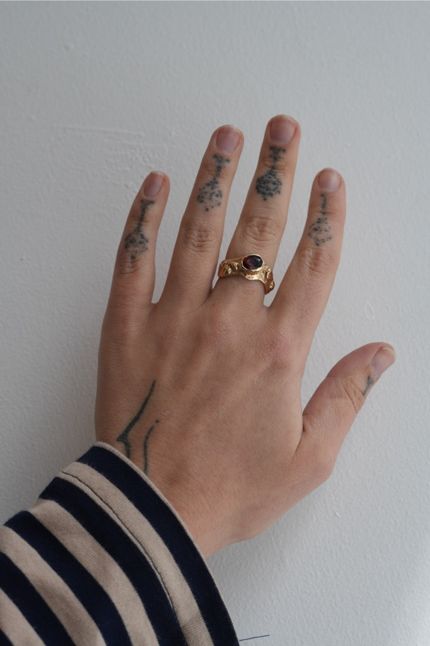 Thalassa Ring - 9k Yellow Gold & Garnet