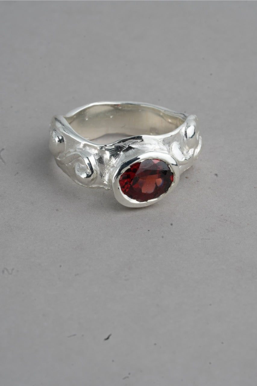 Thalassa Ring - Garnet