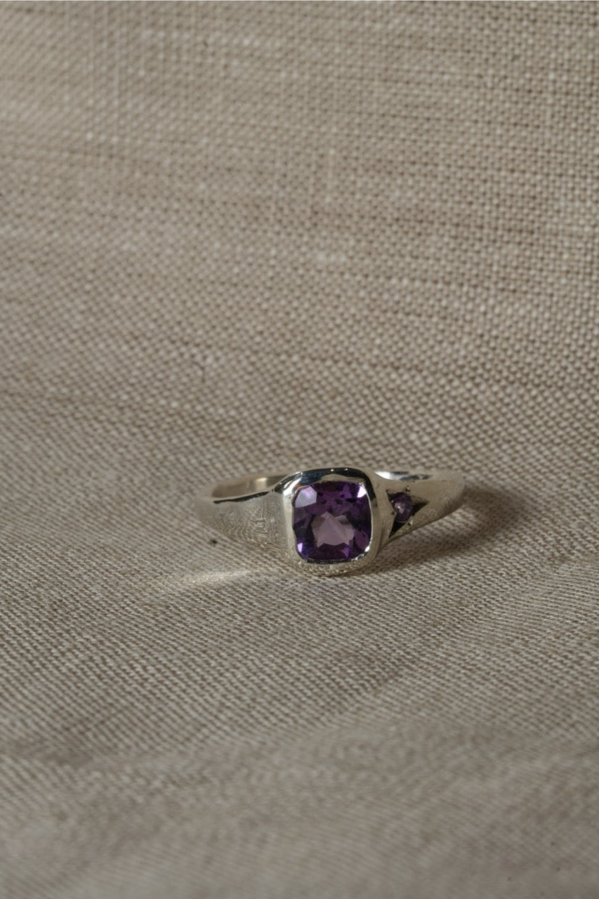 Amethyst Star Ring
